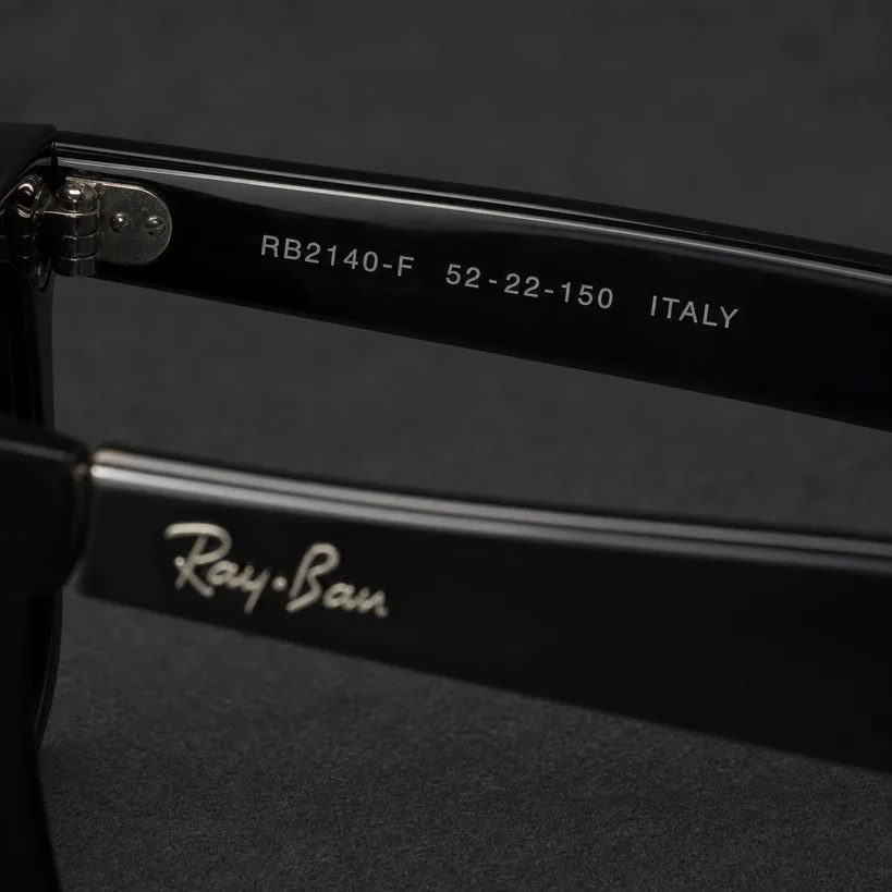 Ray-Banサングラスのフレーム形状とサイズ表記の見方を示すクローズアップ