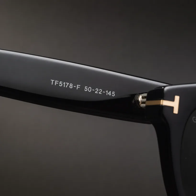 TOMFORDサングラスのテンプル内側に刻印された型番（TF5178-F）クローズアップ