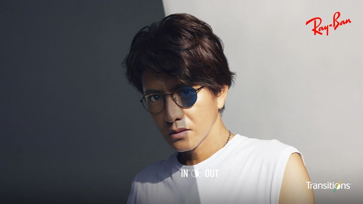 木村拓哉さんがRay-Ban×Transitionsの調光レンズキャンペーン（2022年）でブルーミラーのラウンドサングラスを着用したビジュアル