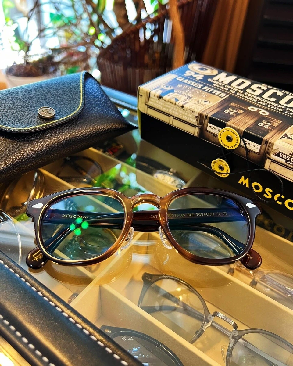 田村淳さんが本人所有のMOSCOT LEMTOSH TOBACCOをレンズ交換後に撮影した商品カット